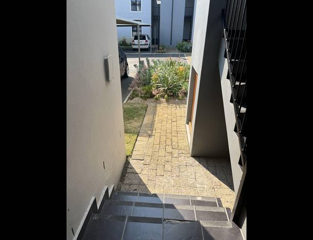 2 BEDROOM APARTMENT TO LET IN BURGUNDY ESTATE